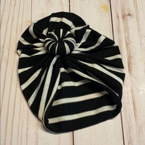 Striped top knot hat / newborn